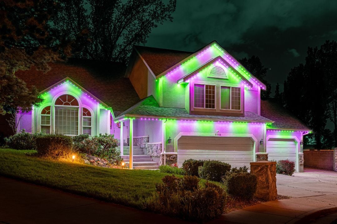 a home with 5 purple and 5 green pattern for Halloween