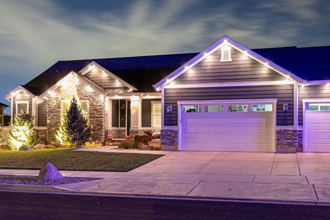 accent-gallery-lighting-spaced-out-lighting