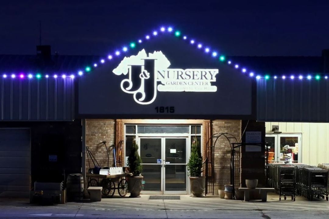 shopping-centers-and-commercial-plazas