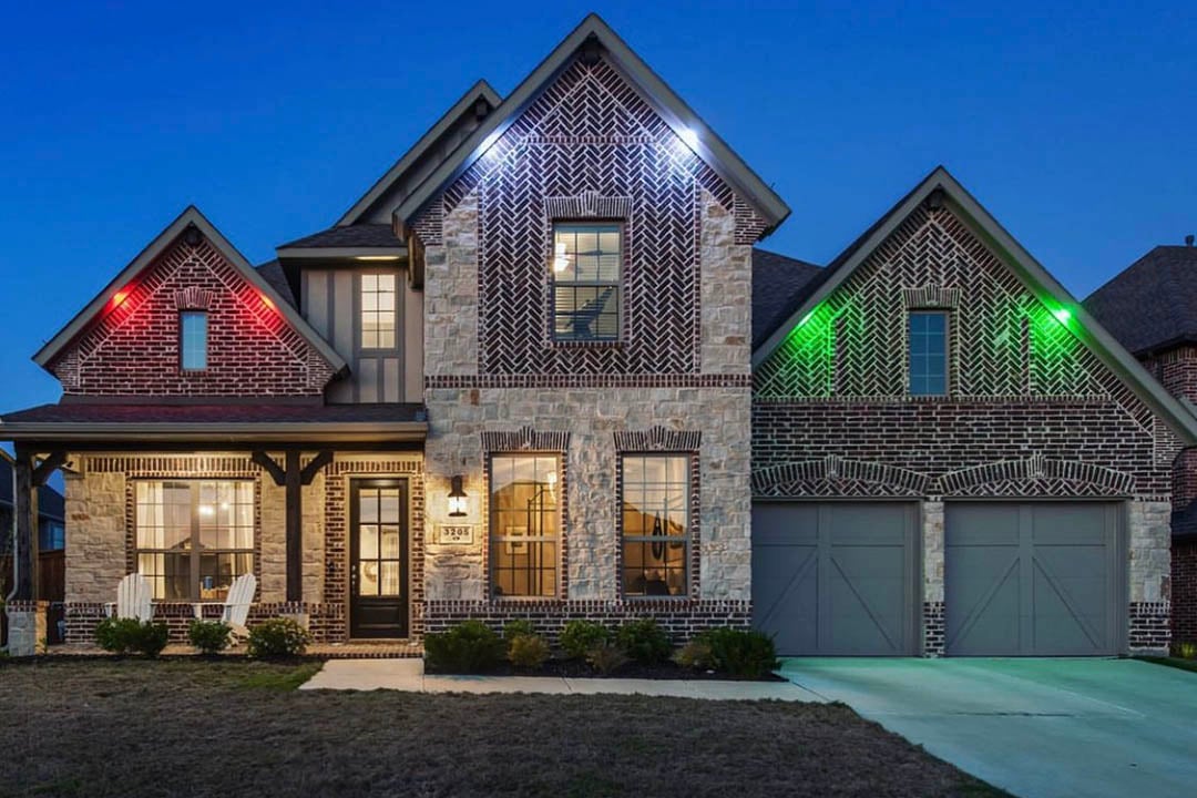 Custom downlighting on home in red, white, green